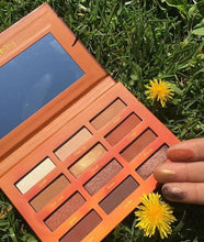 Cargar imagen en el visor de la galería, Set de sombras Hot fire Beauty Creations